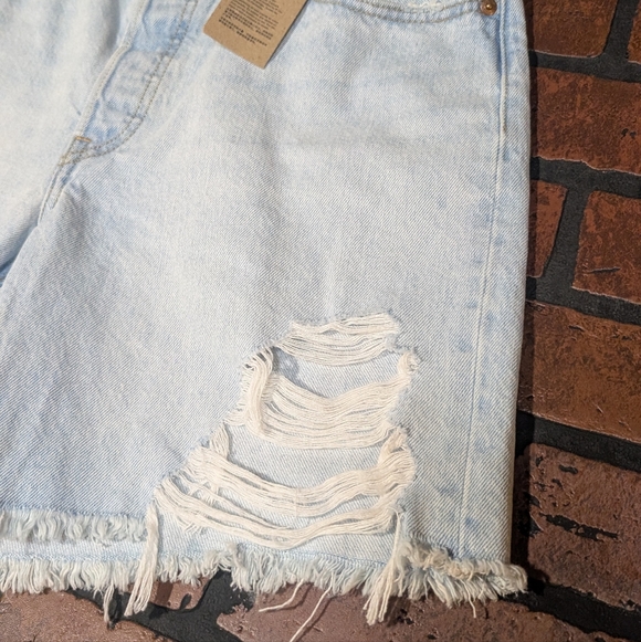 Levi's 501 High Rise Mid Thigh Distressed Button Fly Denim Shorts NWT 31 - Picture 4 of 15